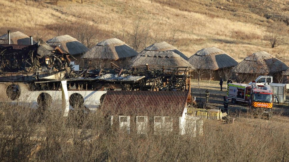 Decizie amânată în cazul șefilor ISU Prahova care chefuiau la Ferma Dacilor și închideau ochii la nereguli