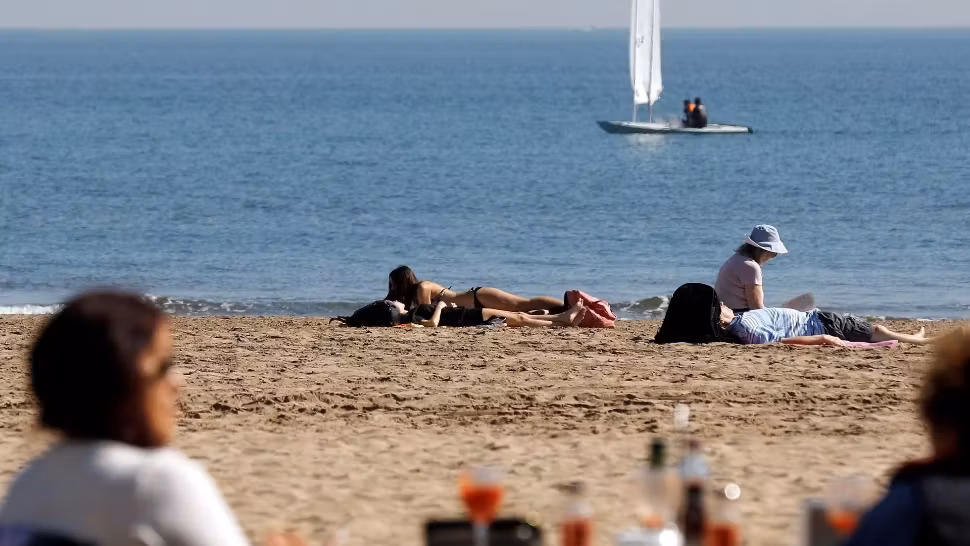 Val de căldură neobișnuit în Europa, înainte de Crăciun - Temperaturi de vară în Spania și Franța, până la 29 de grade Celsius la umbră