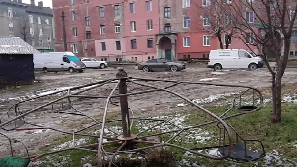 Detalii tulburătoare în cazul tinerelor de 15 ani, care s-au sinucis la Uricani. Ce au descoperit polițiștii în telefoanele fetelor