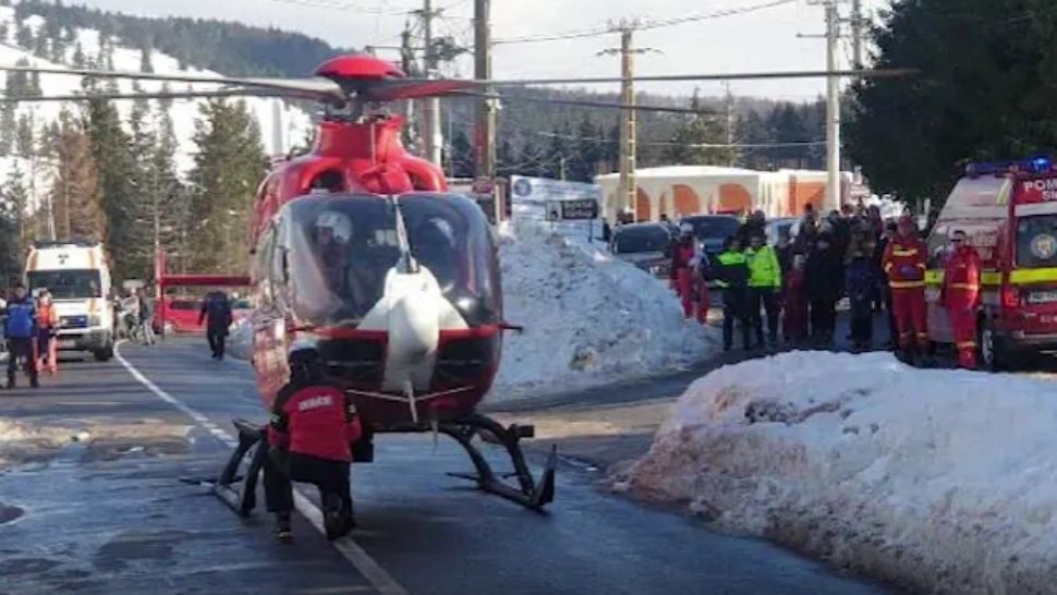 Două adolescente de 15 ani, la un pas de moarte după ce s-au izbit cu ATV-ul de zidul unei case