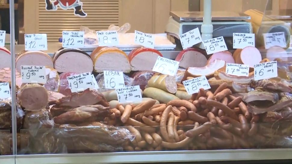 Crăciun la suta de grame. Cât ne vor costa produsele de sărbători, după scumpirile de 20% 