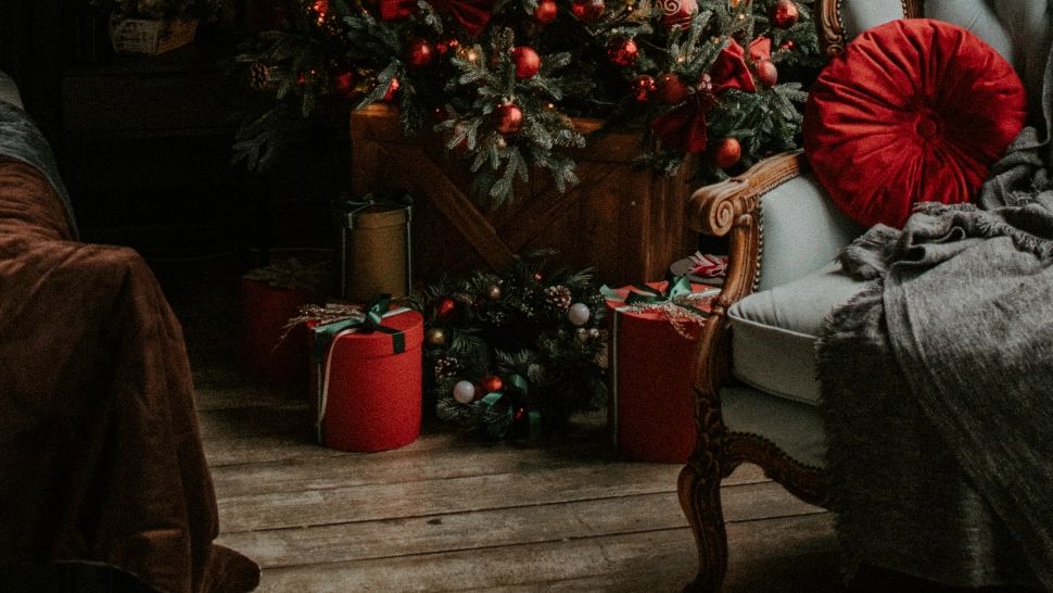 De ce este bine să pui o monedă în bradul de Crăciun. Tradiția veche de secole cu o semnificație profundă - Tot mai mulți români țin cont de ea