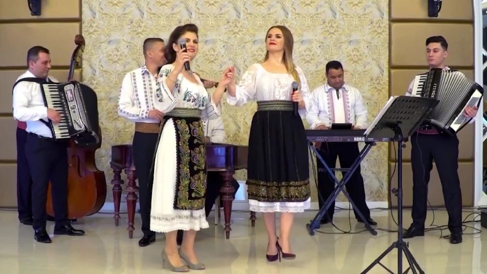 Cele mai îndrăgite surori din lumea muzicii populare și-au deschis sufletul în prag de sărbători. Copilăria și viața de familie a Marianei Ionescu Căpitănescu și Marcelei Fota  
