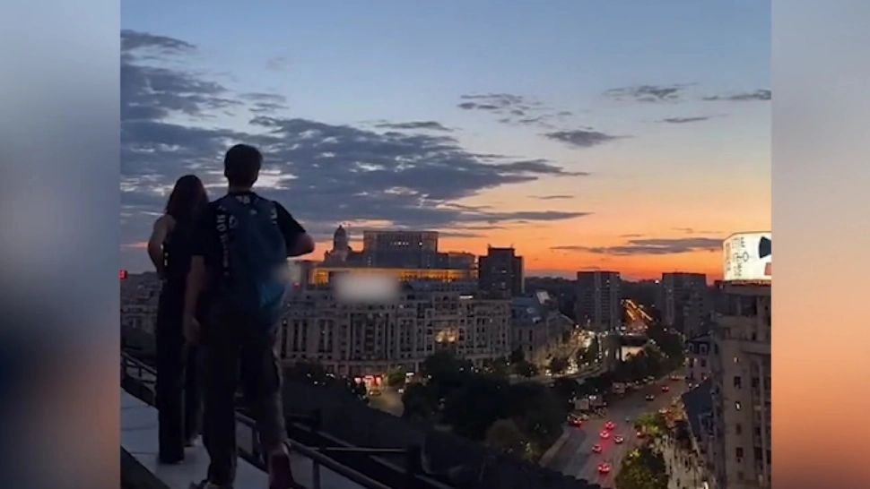 Trendul de pe TikTok care le pune tinerilor viața în pericol. Cățărări pe clădiri periculoase pentru câteva aprecieri