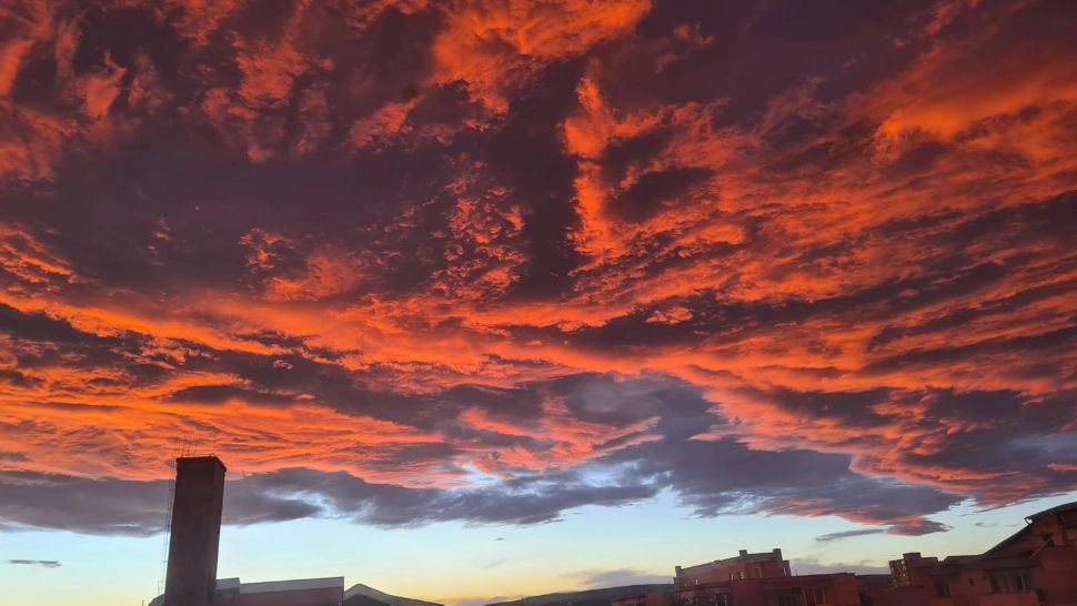 Cer magnific, la asfințit, în a doua zi de Crăciun. Imagini care îți taie răsuflarea FOTO