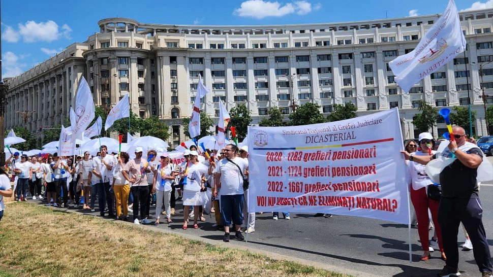 Grefierii în grevă, instanțele blocate. Continuă protestul. Sindicaliștii n-au ajuns la înțelegere cu Finanțele