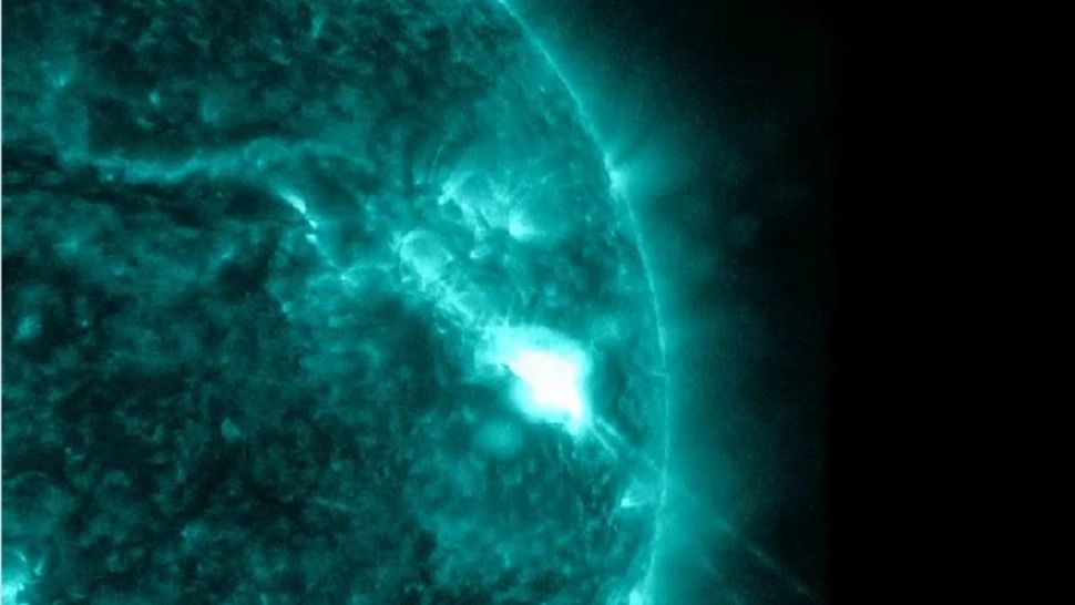 Cea mai puternică erupţie solară din ultimii ani a lovit Pămâmtul. Efectele au fost vizibile - VIDEO