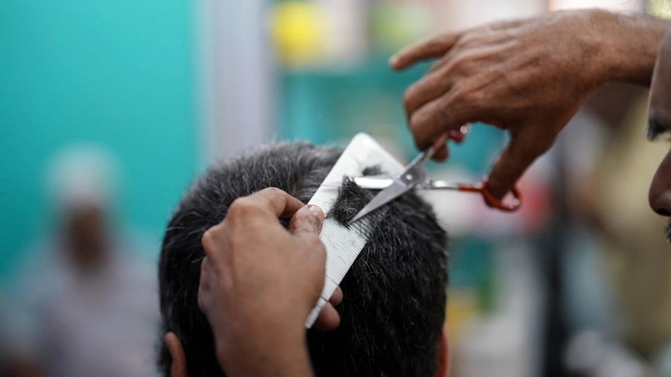 Bătaie cu pumni și picioare în Vaslui, pe locurile de parcare de la frizerie