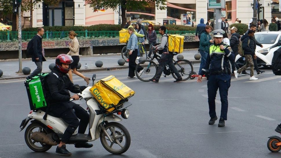 Suma incredibilă pe care o câștigă un livrator de mâncare într-o săptămână dacă lucrează 10 ore pe zi