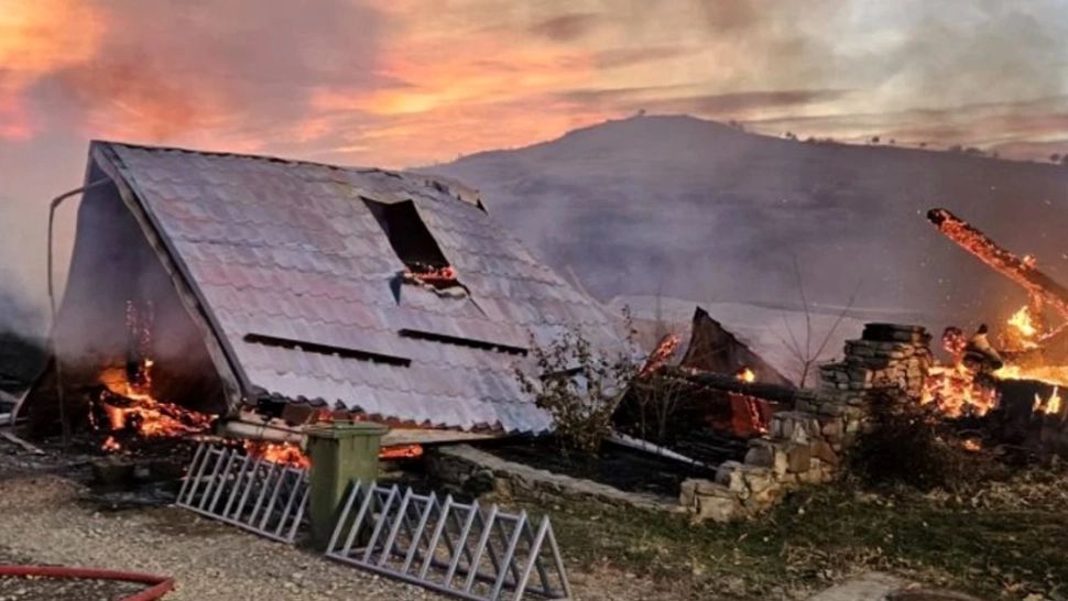 A fost GĂSITĂ a șaptea victimă a incendiului de la Ferma Dacilor. Este vorba de un minor - SURSE