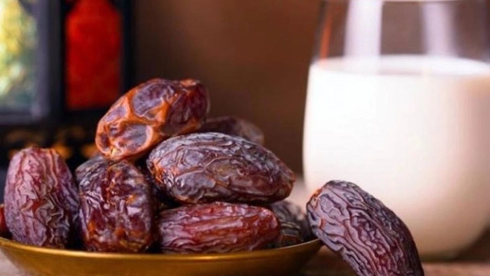 Ce se întâmplă în corpul tău dacă mănânci zilnic o mână de curmale înmuiate în lapte. Medicii, uimiți de efect