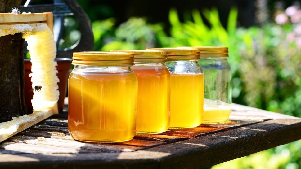  Ce se întâmplă în corpul tău dacă consumi seara miere de salcâm 
