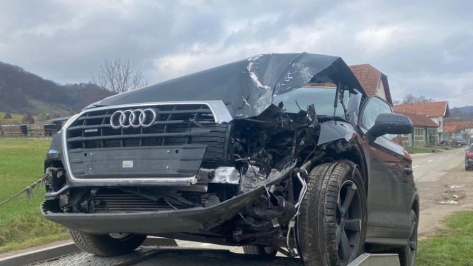 Cum arată mașina lui Mircea Bravo după accident. Imagini surprinse imediat după tragedie. Prima reacție a influencerului care ar fi adormit la volan