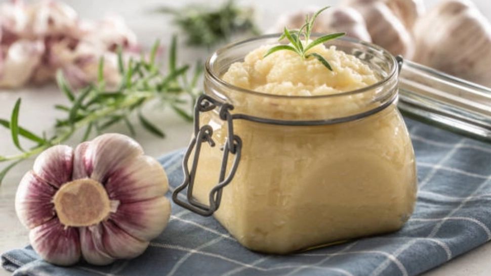 Secretul unui mujdei de usturoi perfect. Rețeta lui Radu Anton Roman 