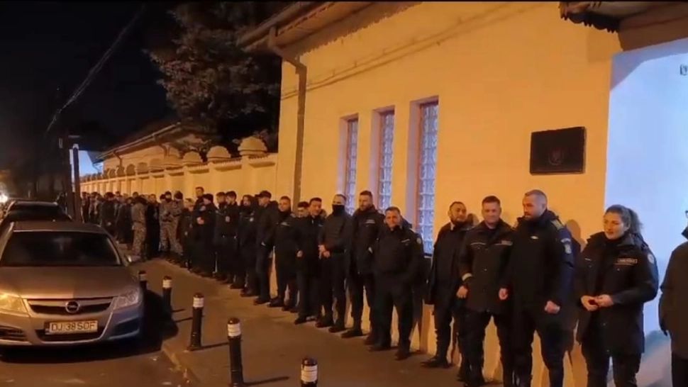 Protest masiv al polițiștilor din pușcării - Amenință că vor lăsa penitenciarele fără pază de Crăciun și Revelion