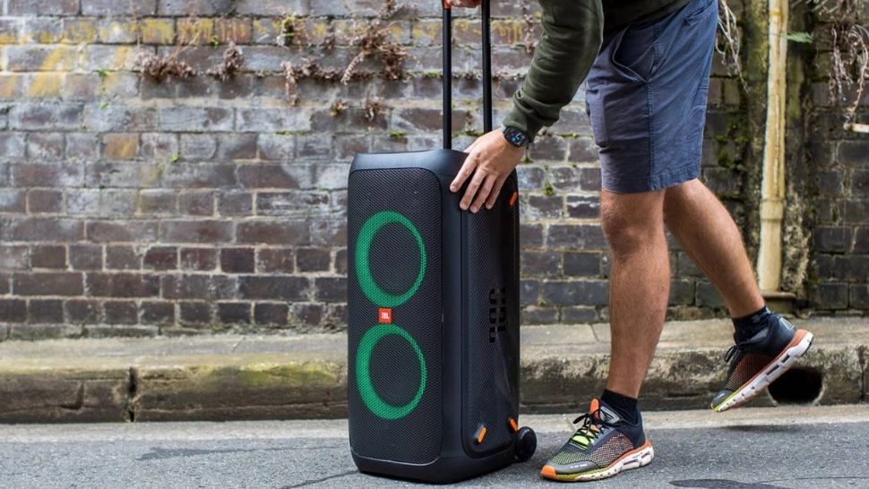 Statul le pregătește surprize petrecăreților care dau muzica tare, oriunde s-ar afla. Se modifică legislația din domeniul ordinii și liniștii publice