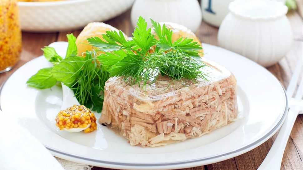 Cât de sănătoasă este, de fapt, piftia de curcan. Ce spun medicii despre alternativa la piftia de porc