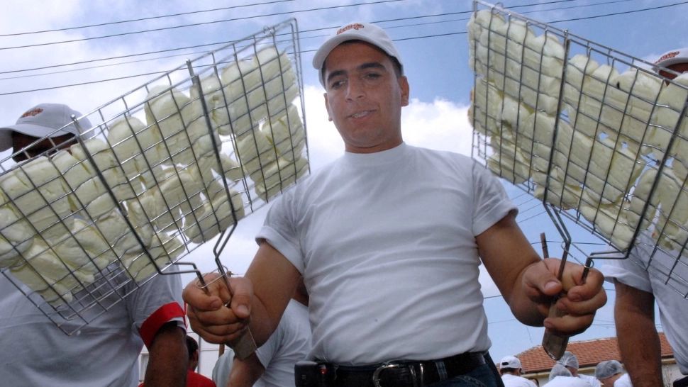 Cum prepari brânza Halloumi, dacă vrei să-ți dai gata invitații la masa de Revelion