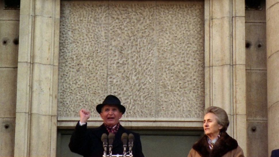 Ultimul Revelion cu Nicolae Ceaușescu. Ce au văzut românii la televizor? Danga-langa, Hrușcă, Șeicaru și Mirabela