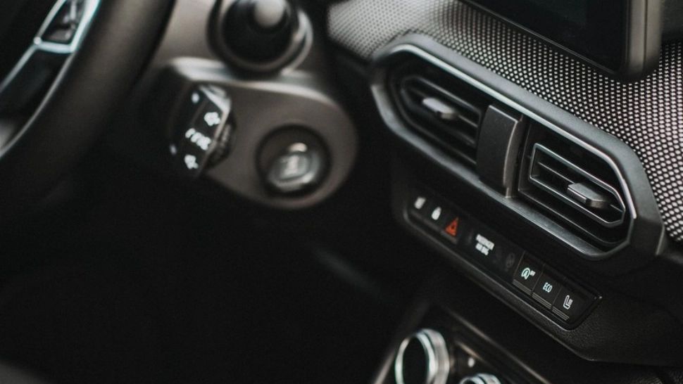 Funcția ascunsă la Dacia Logan sau Duster. Mulți șoferi nici nu știau că există