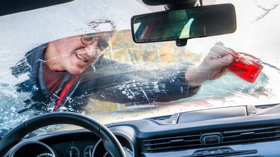 Atenție la lichidul de parbriz! Dacă este de vară, trebuie schimbat URGENT