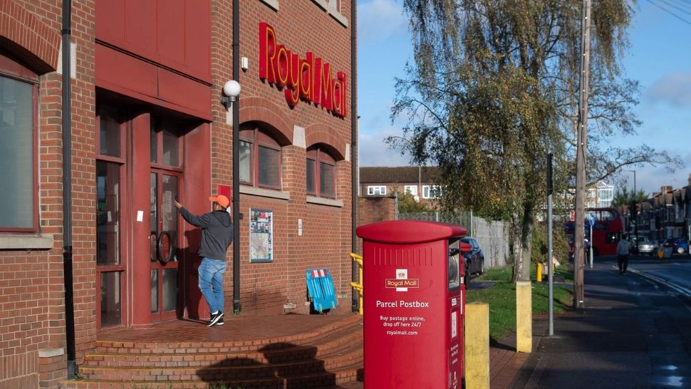 Britanicii au luat cu asalt ghișeele de plăți, suma retrasă este URIAȘĂ! Febra sărbătorilor sau semn de criză?