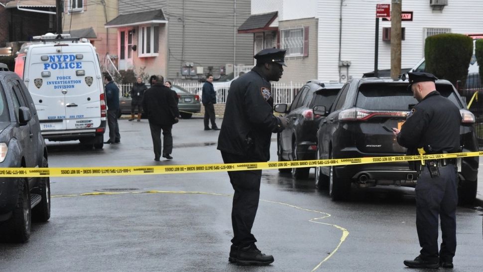 Atac sângeros în New York. Un bărbat și-a măcelărit rudele, o întreagă comunitate, în șoc
