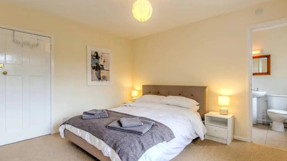 2024 vine cu un val de sancțiuni pentru cei care-și închiriază apartamentele în regim hotelier