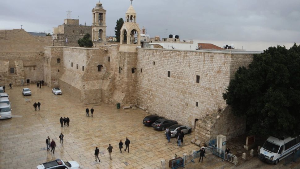 Crăciunul sub semnul războiului: Betleem, abandonat de pelerini. Slujbe în Ucraina pe 25 decembrie pentru prima dată, ca să sfideze Rusia 