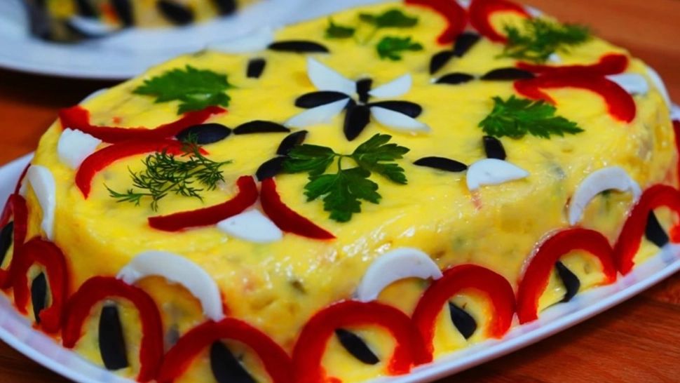 Cu ce poate fi combinată salata de boeuf. Preparate care se potrivesc perfect pentru masa de Paște