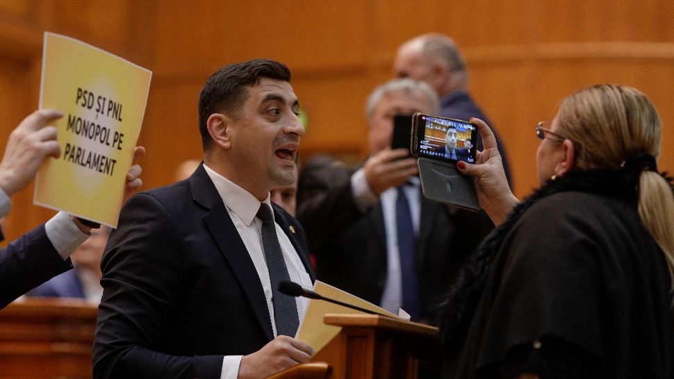 Diana Șoșoacă i-a făcut plângere penală lui George Simion: „M-a lovit violent” 