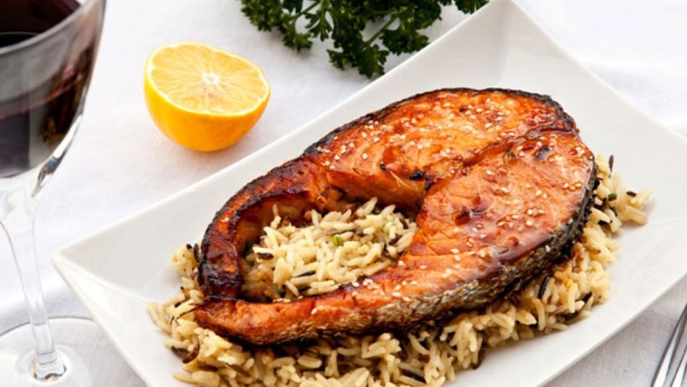 Somon cu sos din marinată - O rețeta simplă și delicioasă, gata în doar 30 minute