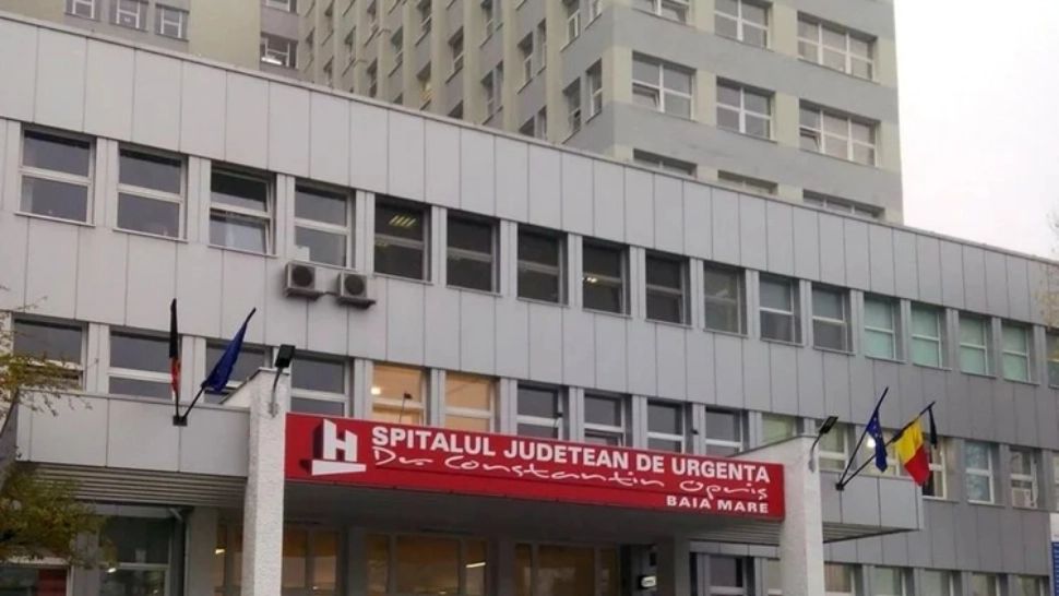 Femeie umilită la spitalul din Baia Mare. A fost externată în șlapi și halat, cu copilul nou-născut în brațe 