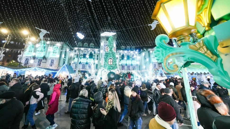 Târgul de Crăciun din Craiova se prelungește până pe 7 ianuarie. Evenimentul a devenit loc de pelerinaj național
