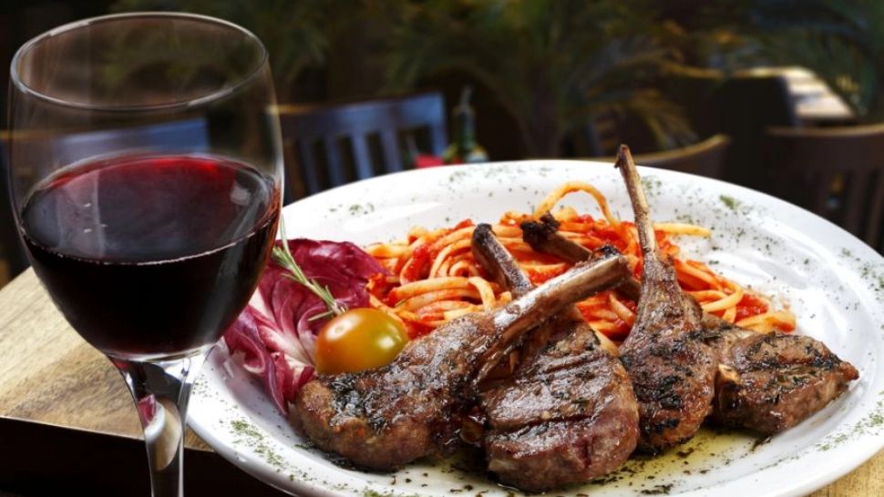 O masă devine extrem de gustoasă dacă știi și vinul potrivit - Cum e bine să-l servești în funcție de ce mănânci - 4 sfaturi de aur