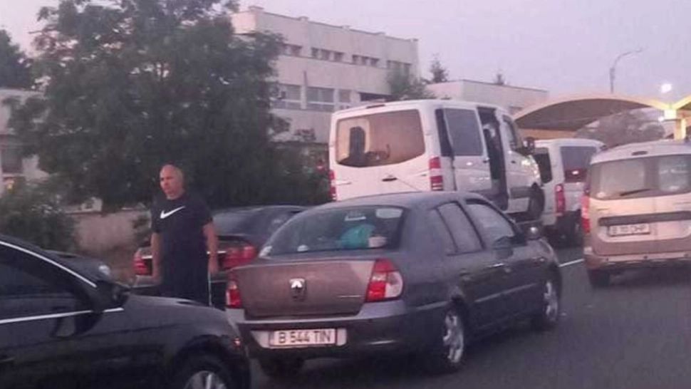 Viscolul a închis vama din Zimnicea. Nu se mai trece cu bacul pe Dunăre din cauza vântului puternic