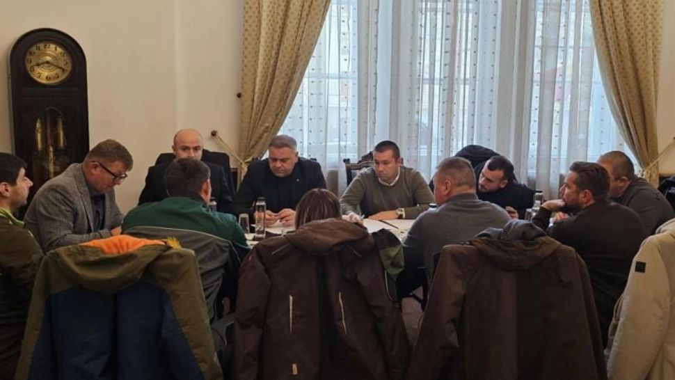 Ministrul Agriculturii, cinci ore de dezbateri cu fermierii din Botoşani şi Timiş: „Au înţeles că în buget există bani pentru toate problemele lor”