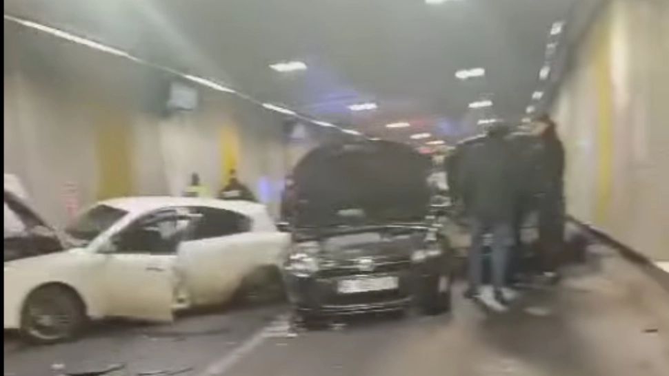 Accident în lanț în Pasajul Unirii din București. Unul dintre șoferii implicați a fugit - VIDEO