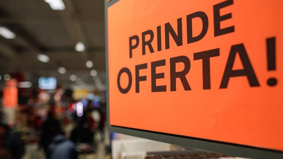 Cum sunt furați la cântar românii în marile magazine: testul cântarului. Avertismentul comisarilor ANPC - VIDEO