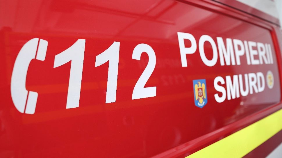 Incendiu devastator, într-un bloc din Galați: o femeie a murit. 24 de locatari, între care 4 copii, au fost evacuați