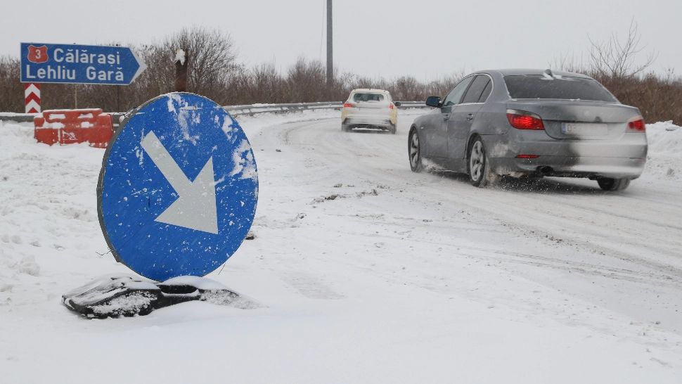 Ciclonul polar a lovit în plin România: școli închise, trenuri blocate în zăpadă, drumuri impracticabile. Este cod galben de viscol și ger