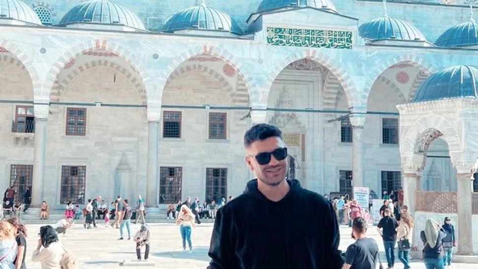 Un cântăreț român va deveni SULTAN, după ce s-a însurat cu o prințesă din Africa 