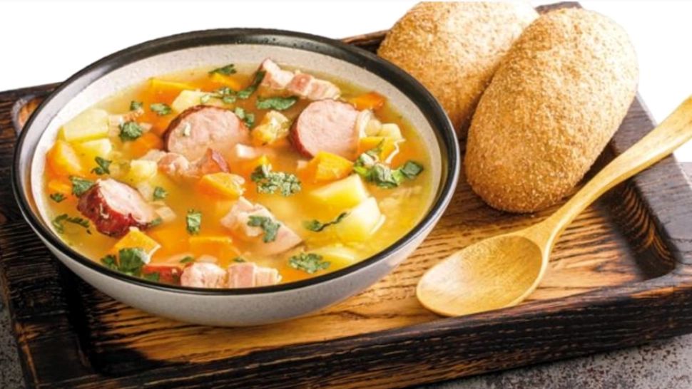 Ciorbă delicioasă de afumătură, ca la mama acasă - Cum obții savoarea inconfundabilă din copilărie