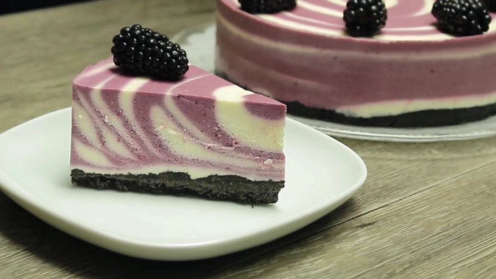 Prăjitură răcoritoare cu mure și mousse de iaurt: un desert extrem de savuros