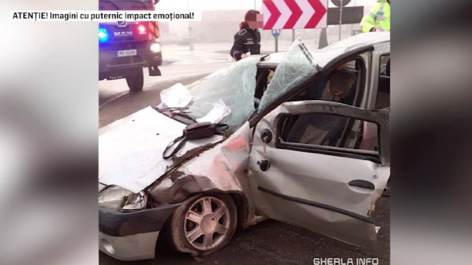 Accident grav, provocat de un șofer beat, care circula cu viteză. Mașina a zburat în aer și s-a rostogolit pe șosea de mai multe ori