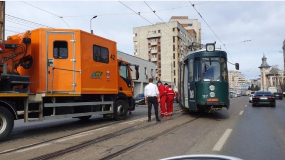 Săptămână de coșmar în transportul în comun ieșean! Circulația tramvaielor blocată, din nou, după ce un vagon a deraiat