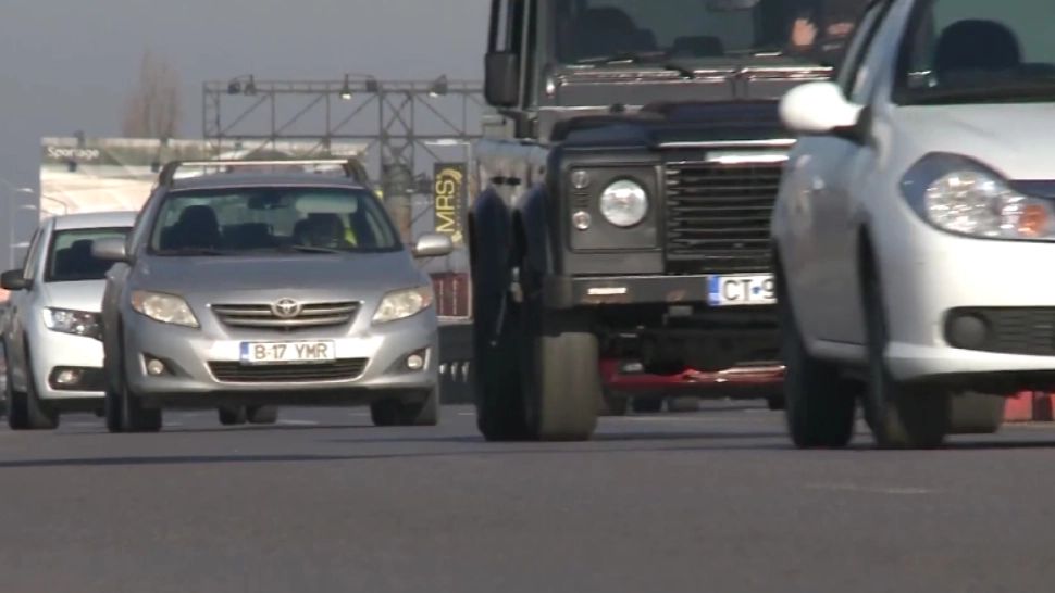 Româncă acuzată de escrocherii cu mașini de lux. Prejudiciu uriaș