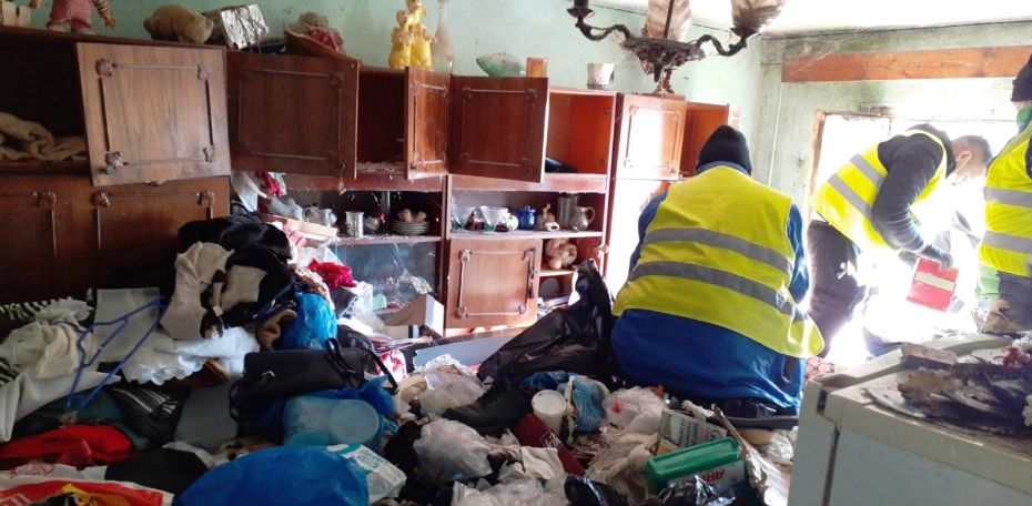 Apartament din Baia Mare, transformat într-o adevărată groapă de gunoi! Vecinii, exasperați de miros: ce fac autoritățile