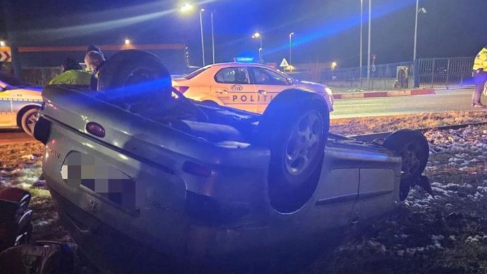 O șoferiță băută și drogată s-a răsturnat cu mașina într-o intersecție din Arad. Femeia a comis mai multe abateri grave de la Codul Rutier
