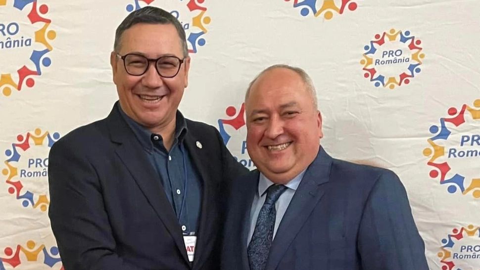 Tupeu de politician. Cere despăgubiri de 100.000 de euro. Spune că a făcut psoriazis din cauză că presa l-a făcut fripturist!